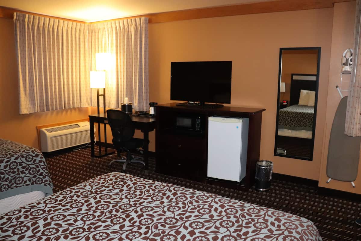 classic double room | individually decorated, individually furnished, desk, iron/ironing board