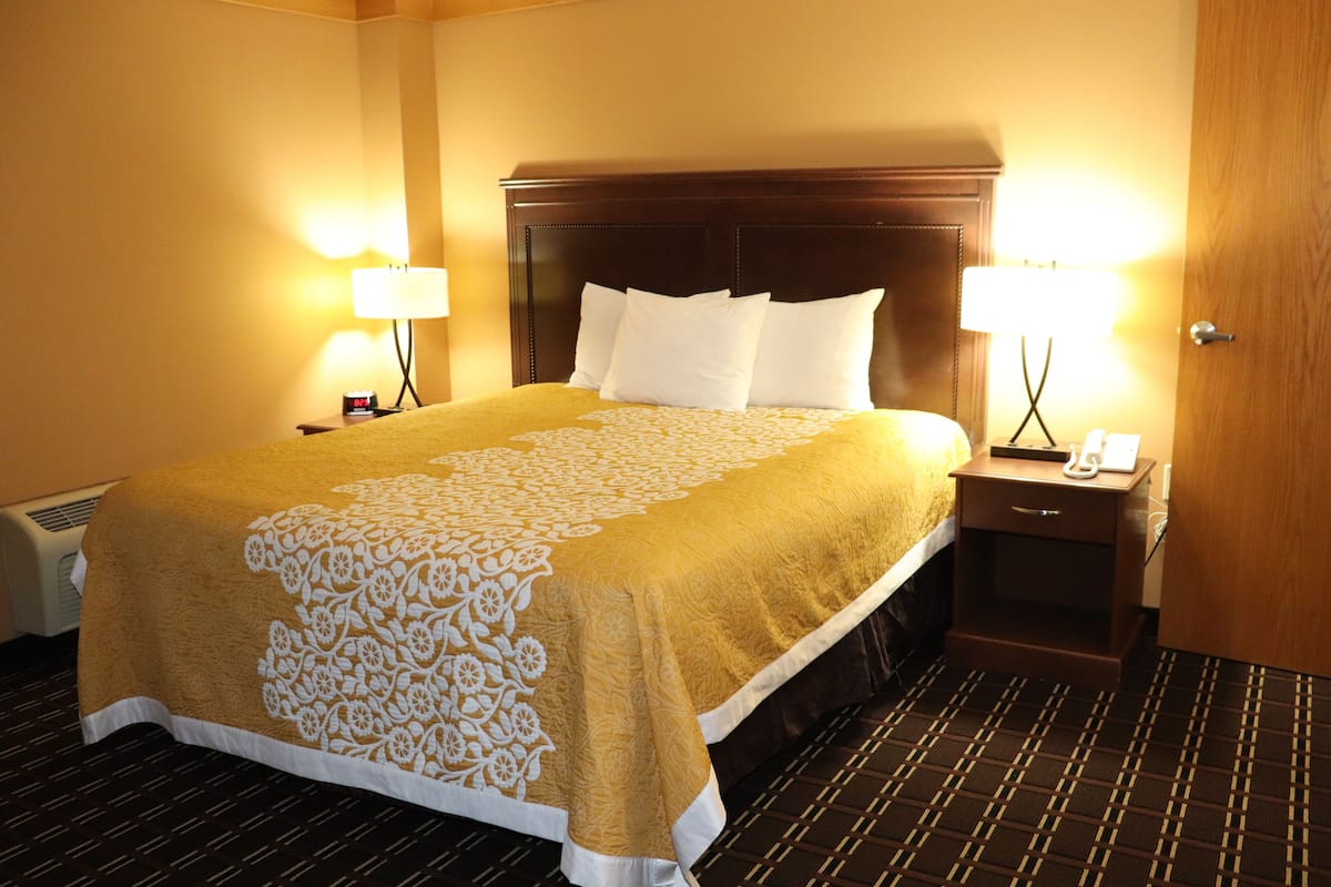 whirlpool suite room | individually decorated, individually furnished, desk, iron/ironing board