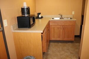 Refrigerador, microondas, cafetera/tetera