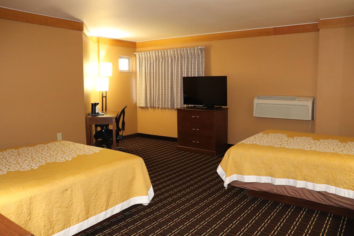 classic double room | individually decorated, individually furnished, desk, iron/ironing board