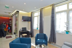 Lobby lounge - Hotel du Quai de Seine (Paris)