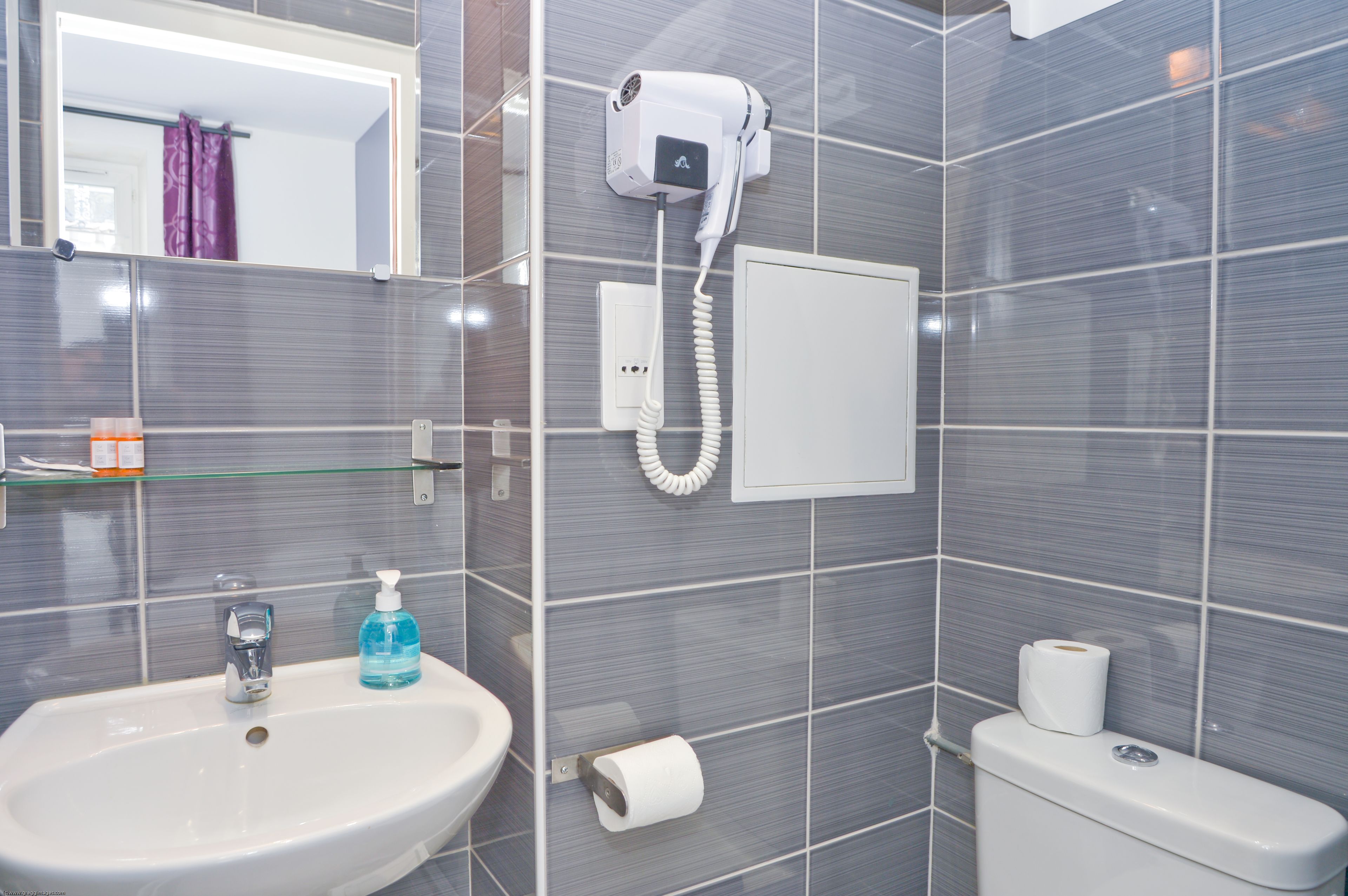 single room | bathroom | shower, free toiletries, hair dryer, towels