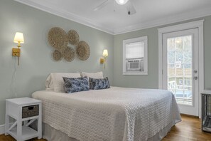 Family Suite, 1 King Bed with Sofa bed, Kitchen, Ground Floor (Innkeepers Suite) | Egyptian cotton sheets, premium bedding, pillowtop beds