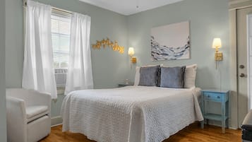 Chambre Standard, 1 grand lit, non-fumeurs, balcon | Draps en coton égyptien, literie de qualité supérieure, surmatelas