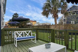Family Suite, 1 King Bed with Sofa bed, Kitchen, Ground Floor (Innkeepers Suite) | Terrace/patio - Carolina Beach Inn (Carolina Beach)