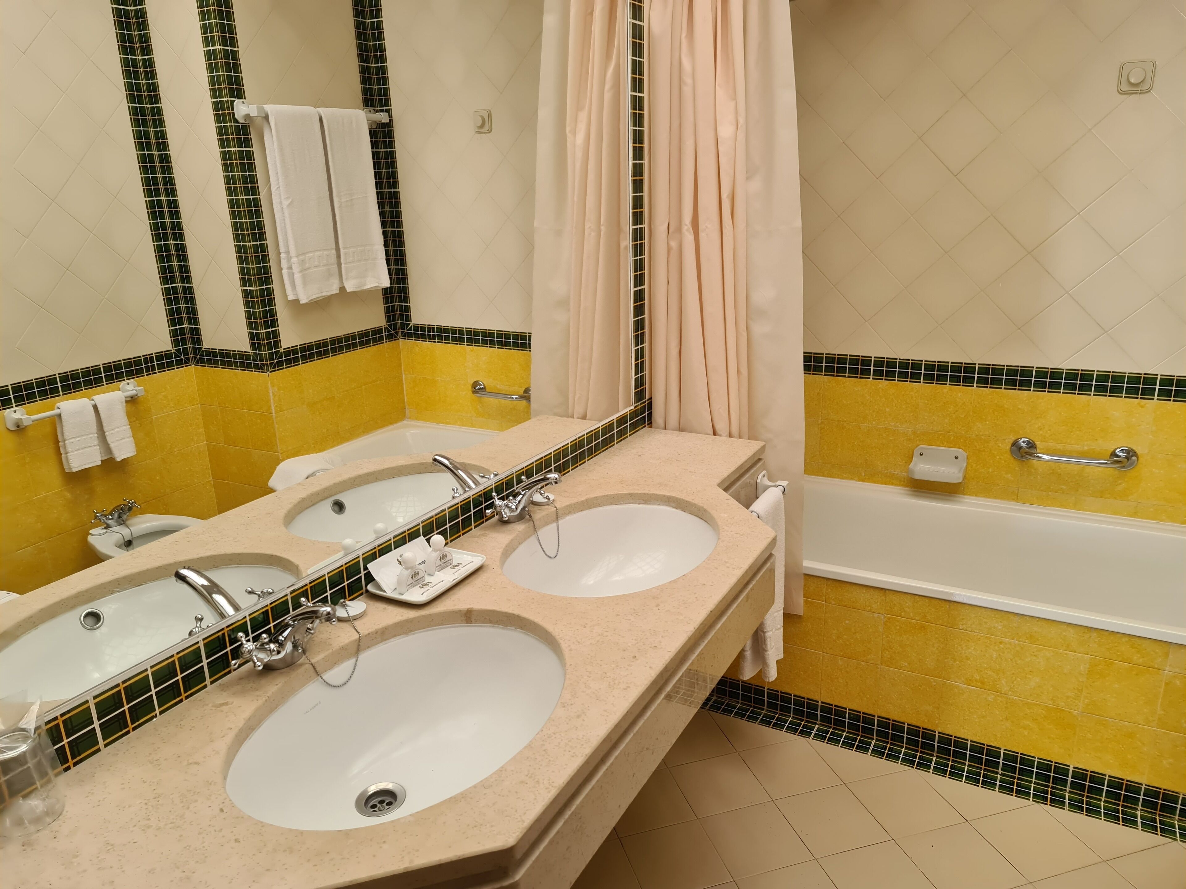 Foto - Hotel Urgeirica