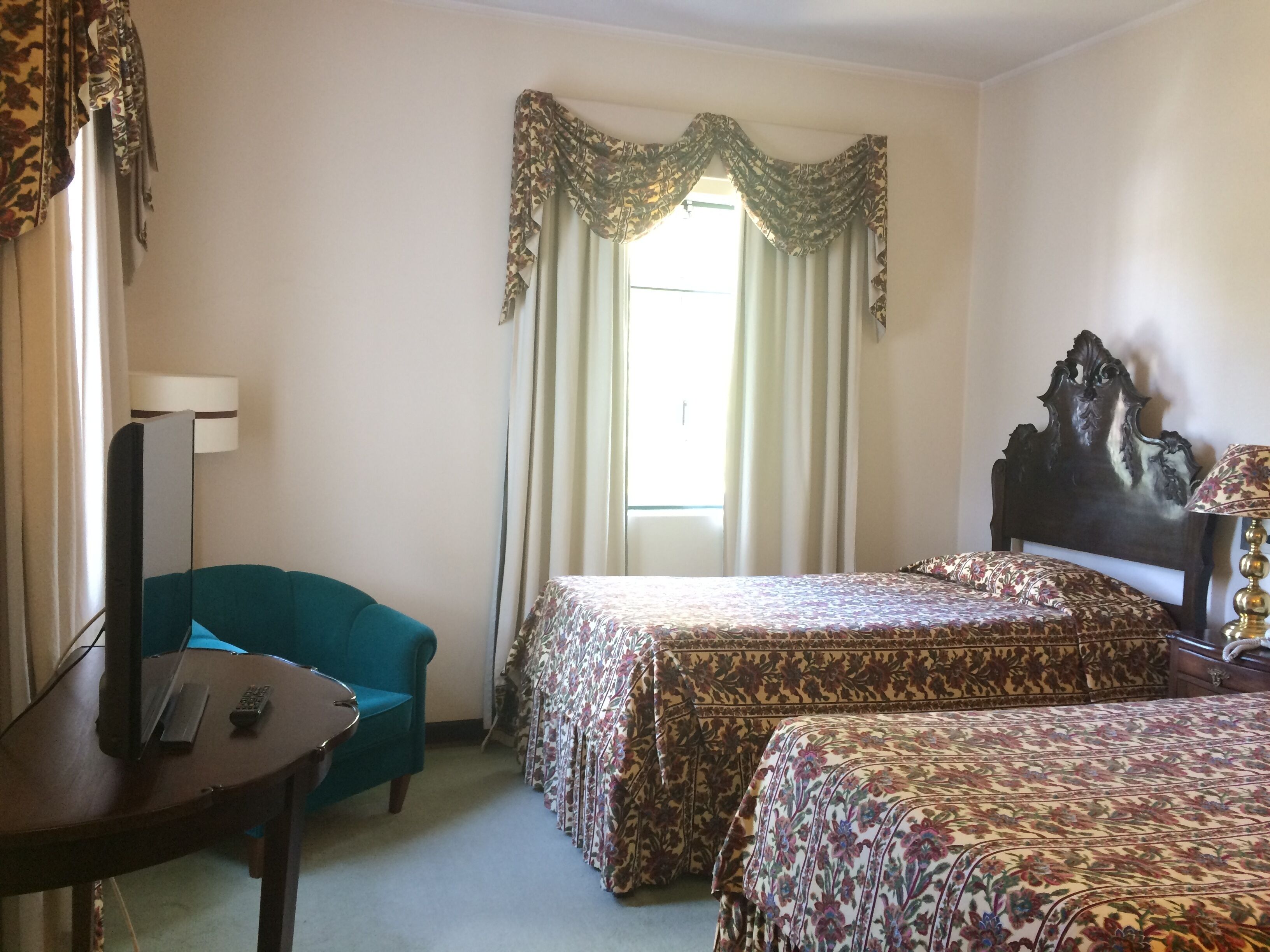 Minibar, in-room safe, soundproofing, free cribs/infant beds
