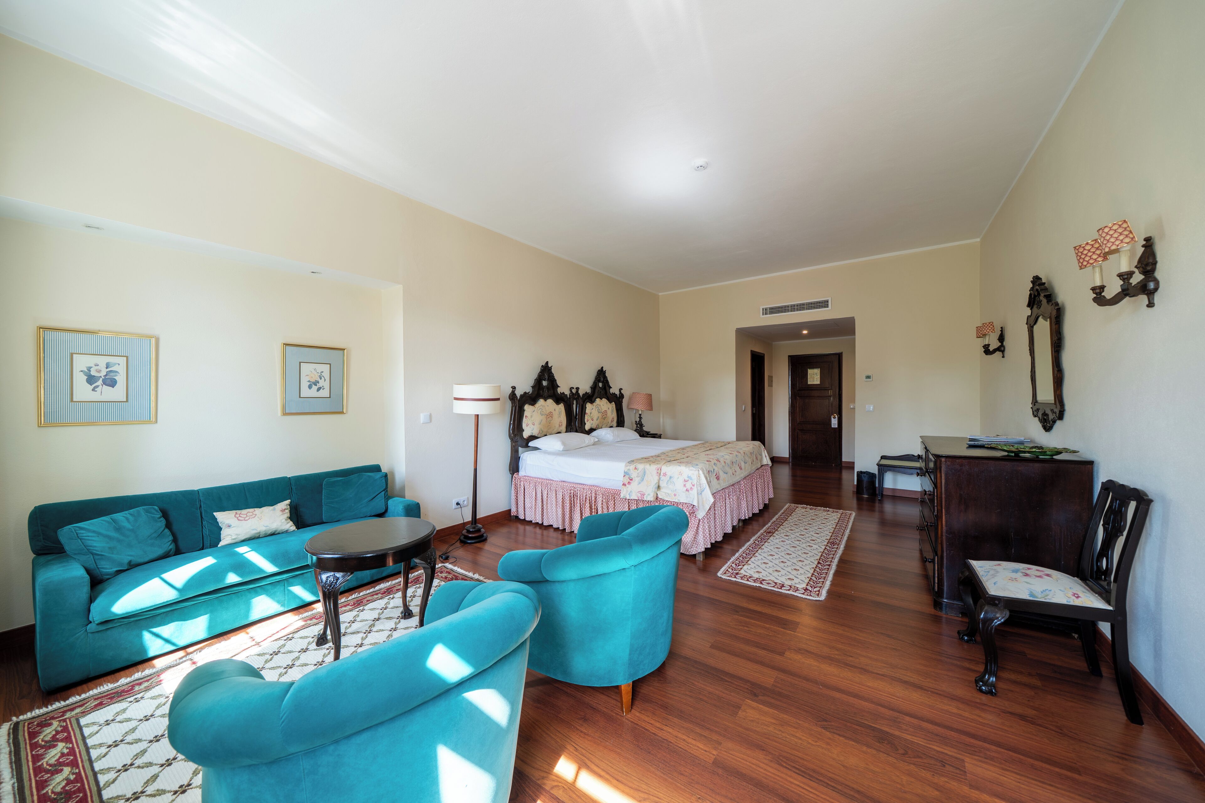 Minibar, caja de seguridad en la habitación y sistema de insonorización 