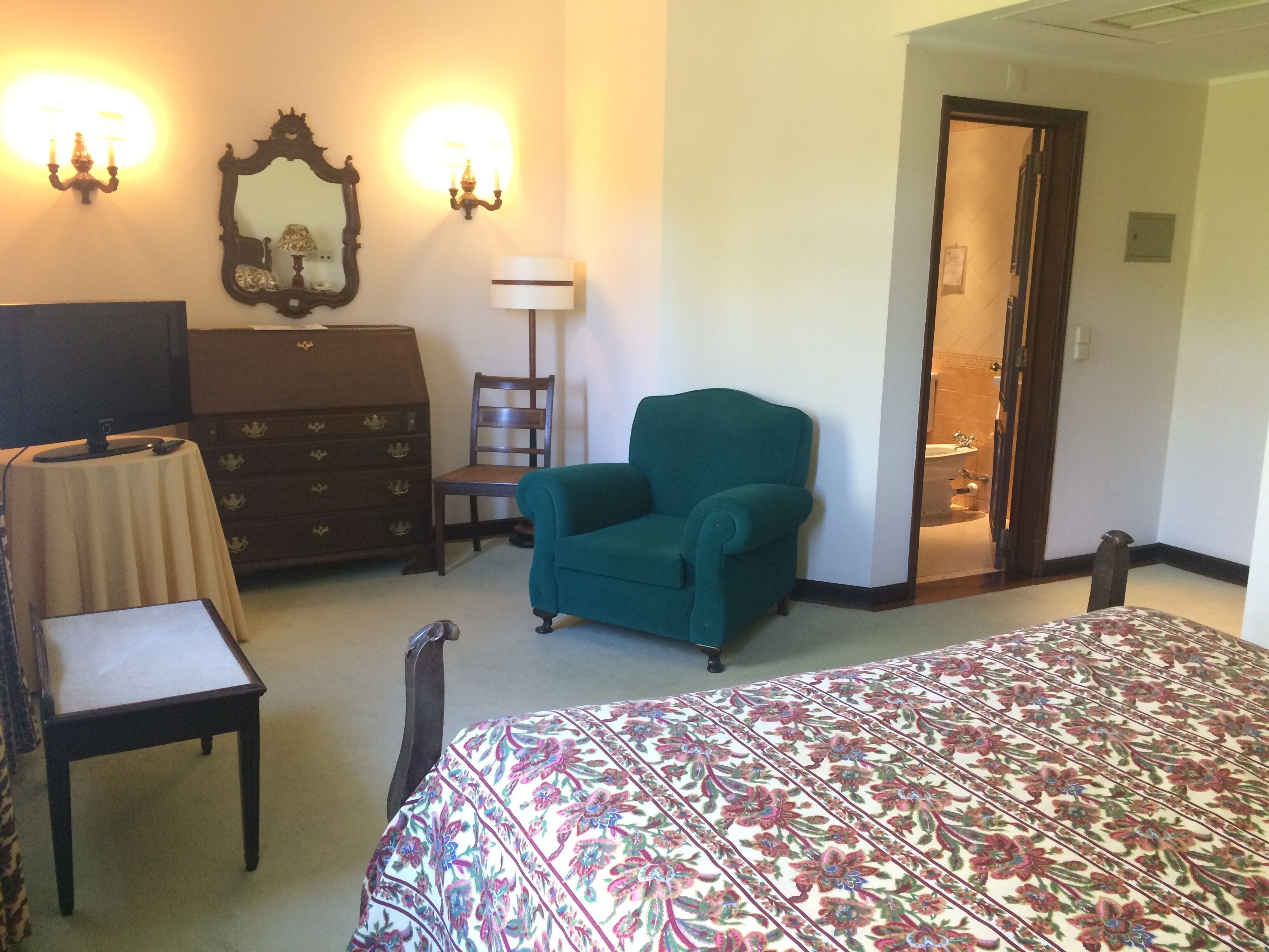 Minibar, in-room safe, soundproofing, free cribs/infant beds