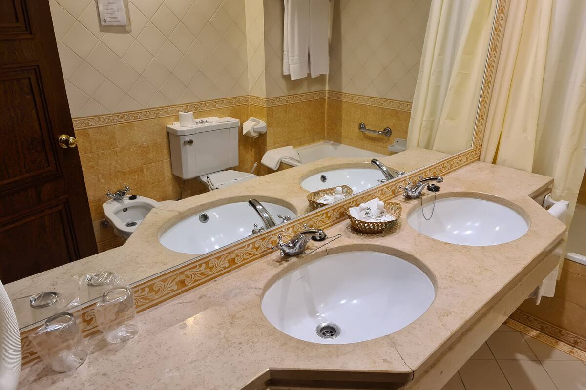 bathtub, hair dryer, towels