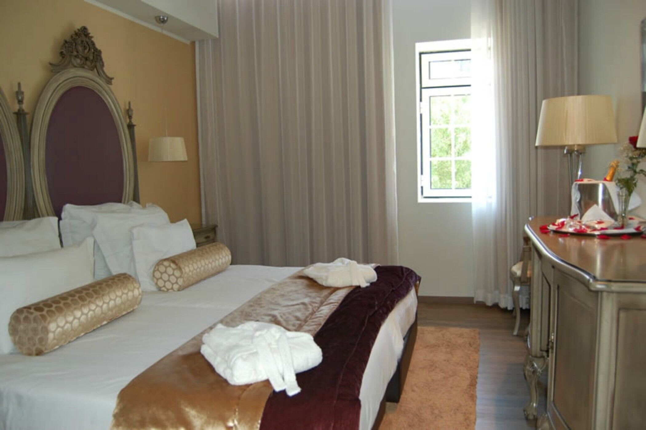 Minibar, in-room safe, soundproofing, free cribs/infant beds