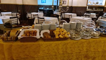 Sudah termasuk sarapan prasmanan setiap hari