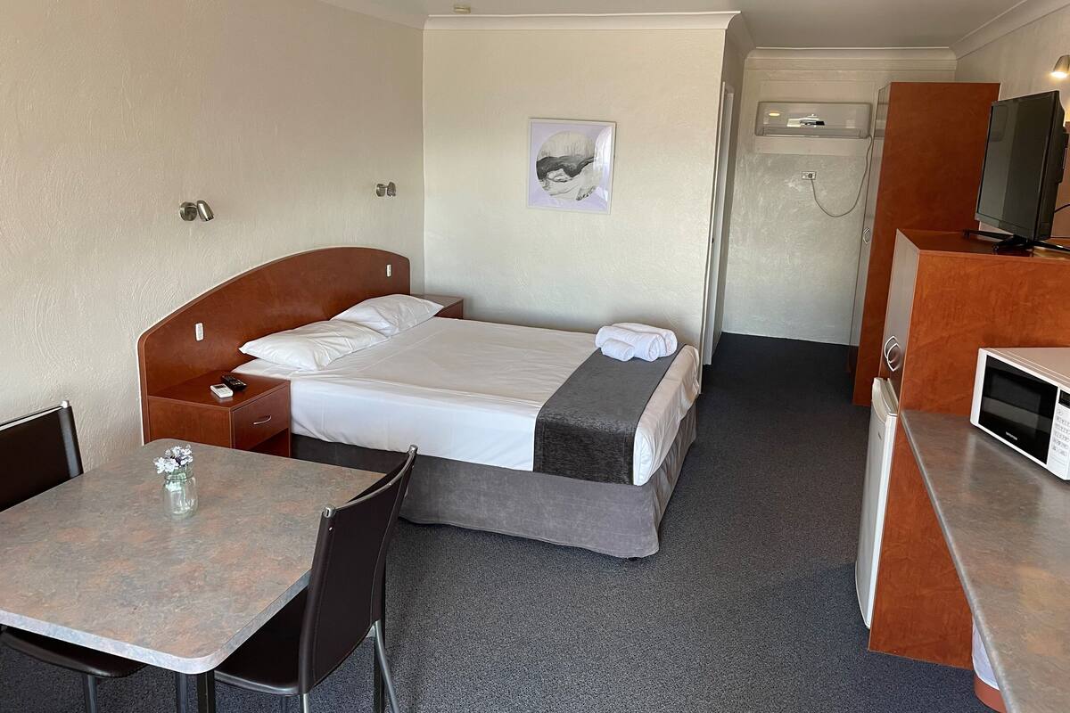 Desk, laptop workspace, iron/ironing board, cribs/infant beds