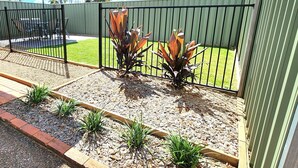 A fenced backyard with a patio area, outdoor furniture, and plants. - Childers Gateway Motor Inn (Childers)