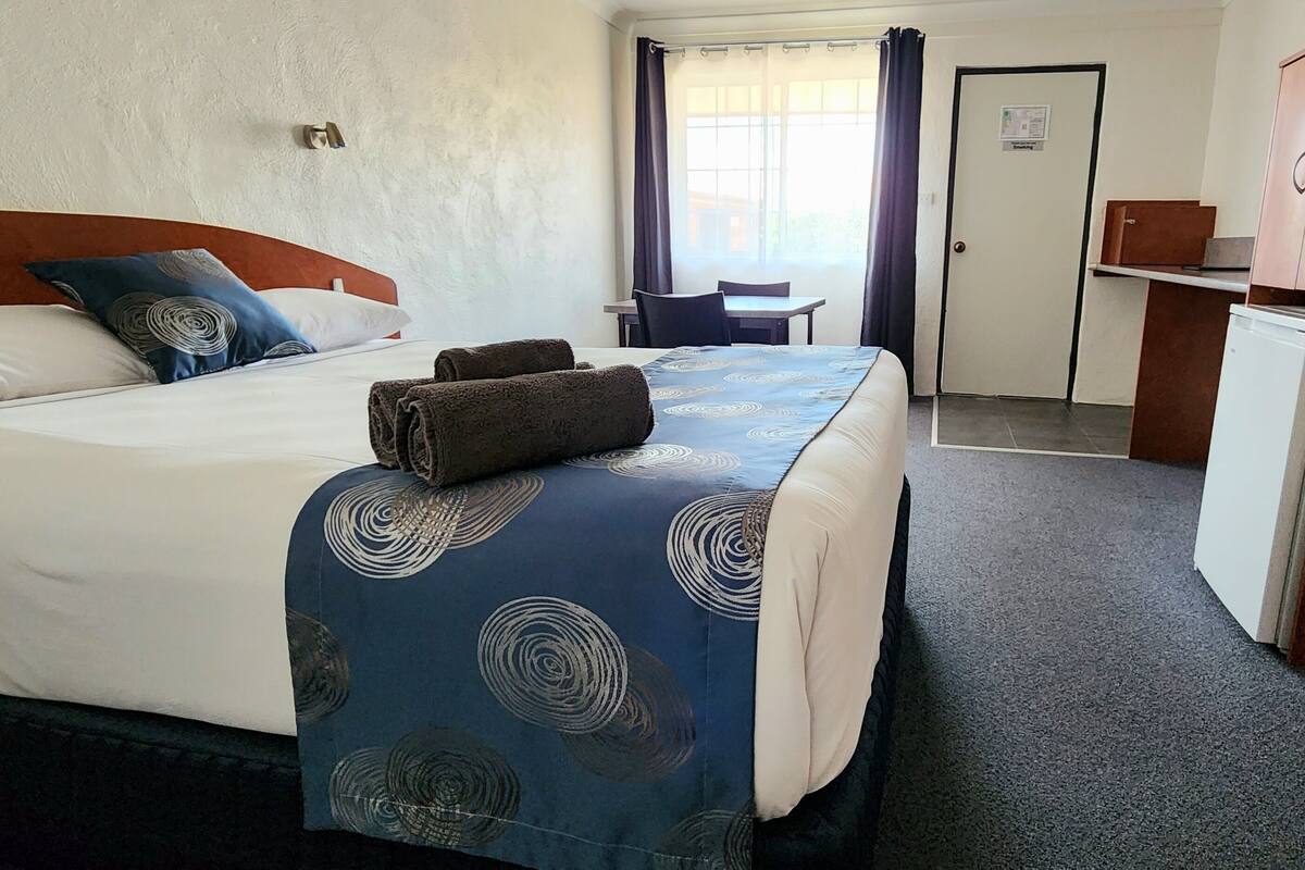 Deluxe Double Room | Desk, laptop workspace, iron/ironing board, cribs (surcharge)