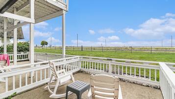 Standard Room, 2 Queen Beds, Patio, Lake View | Terrace/patio