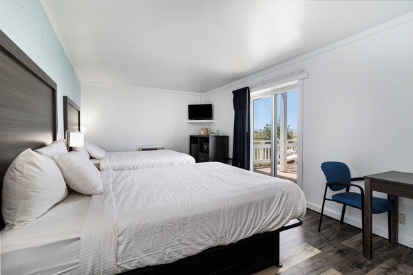 Camera Standard, 2 letti queen, patio, vista lago | 1 camera, Wi-Fi gratuito, lenzuola