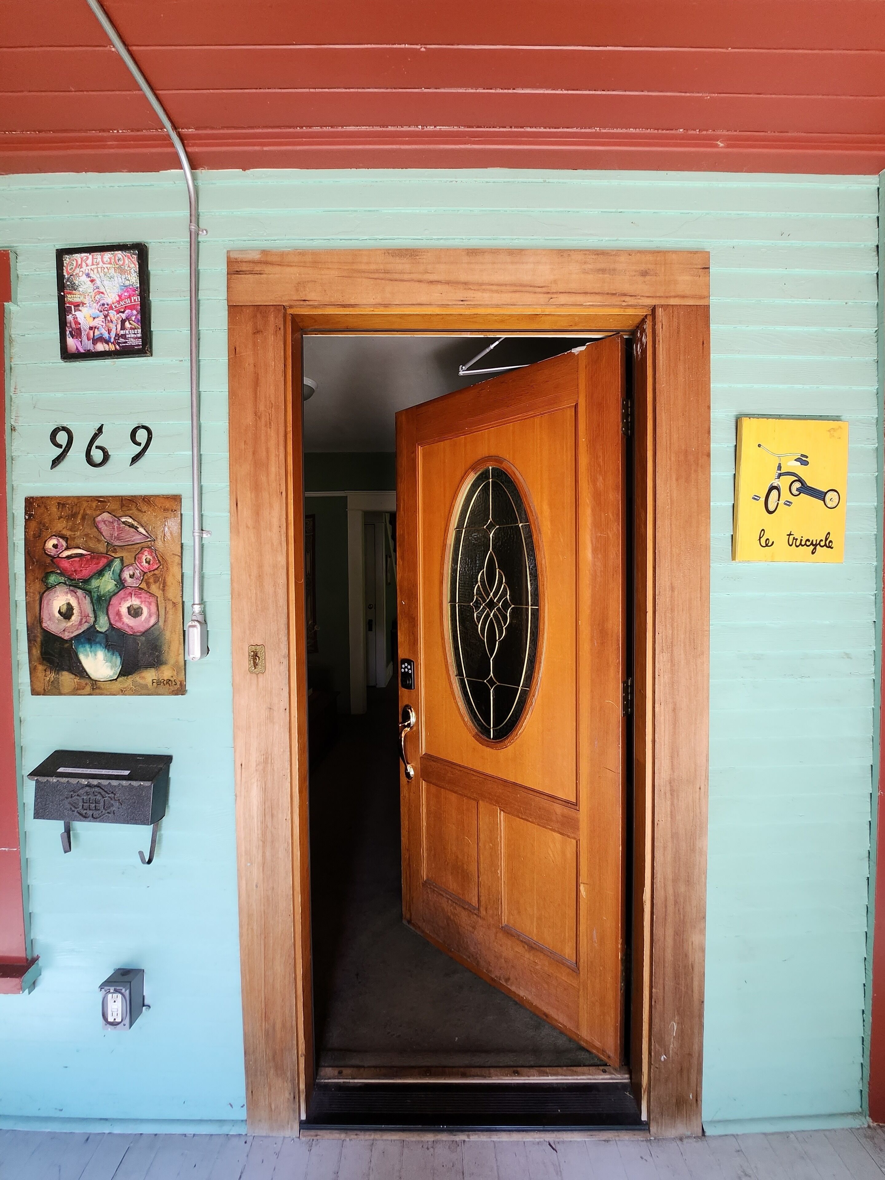 Vista frontal de la propiedad