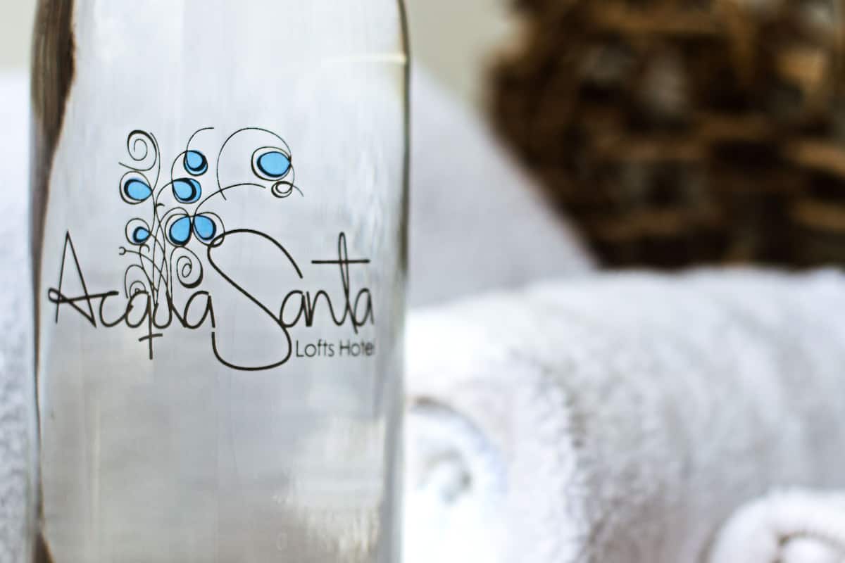 shower, rainfall showerhead, free toiletries, hair dryer