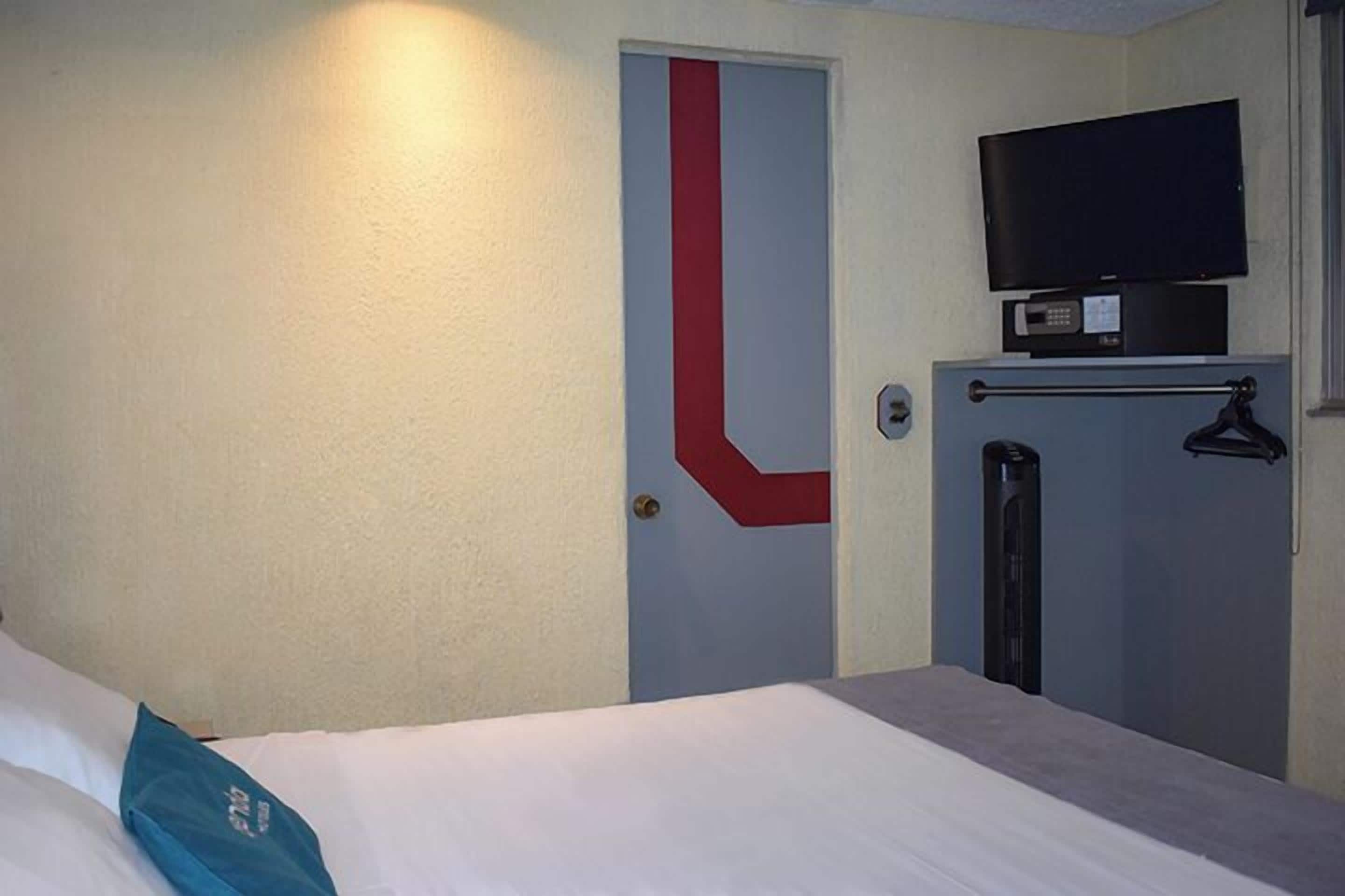 double room | 1 bedroom, in-room safe, soundproofing, iron/ironing board