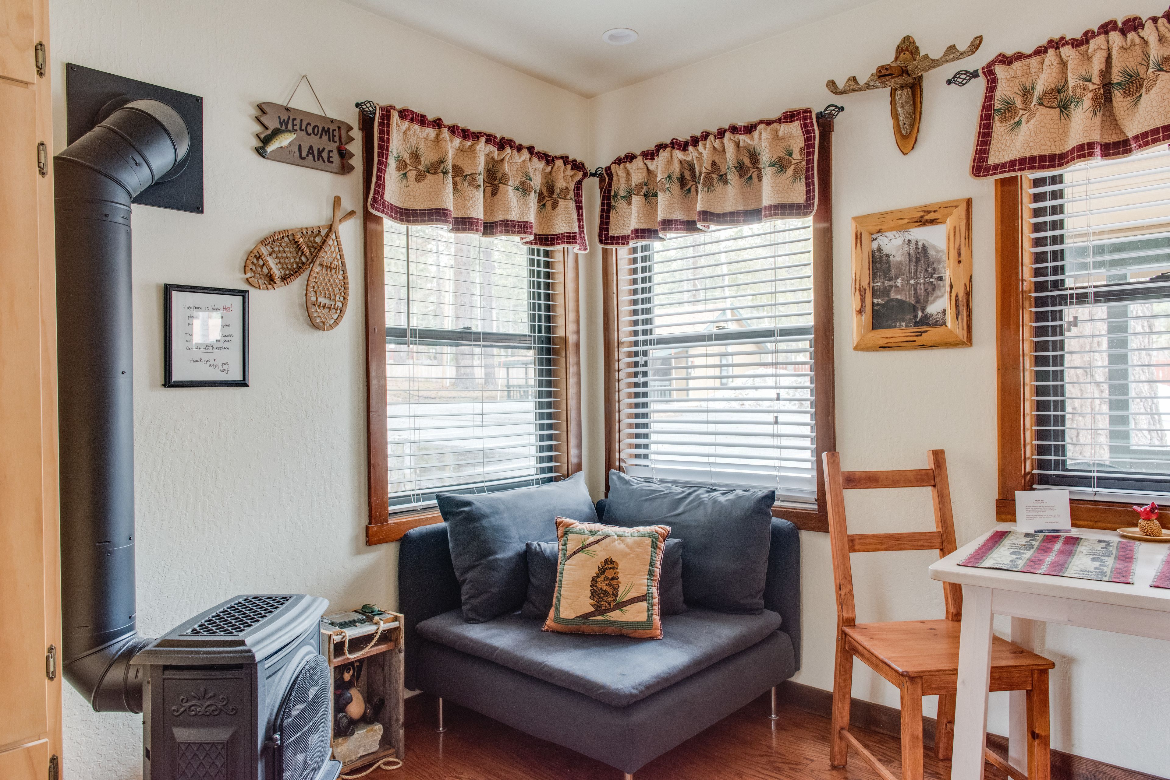 flat-screen tv, ping pong