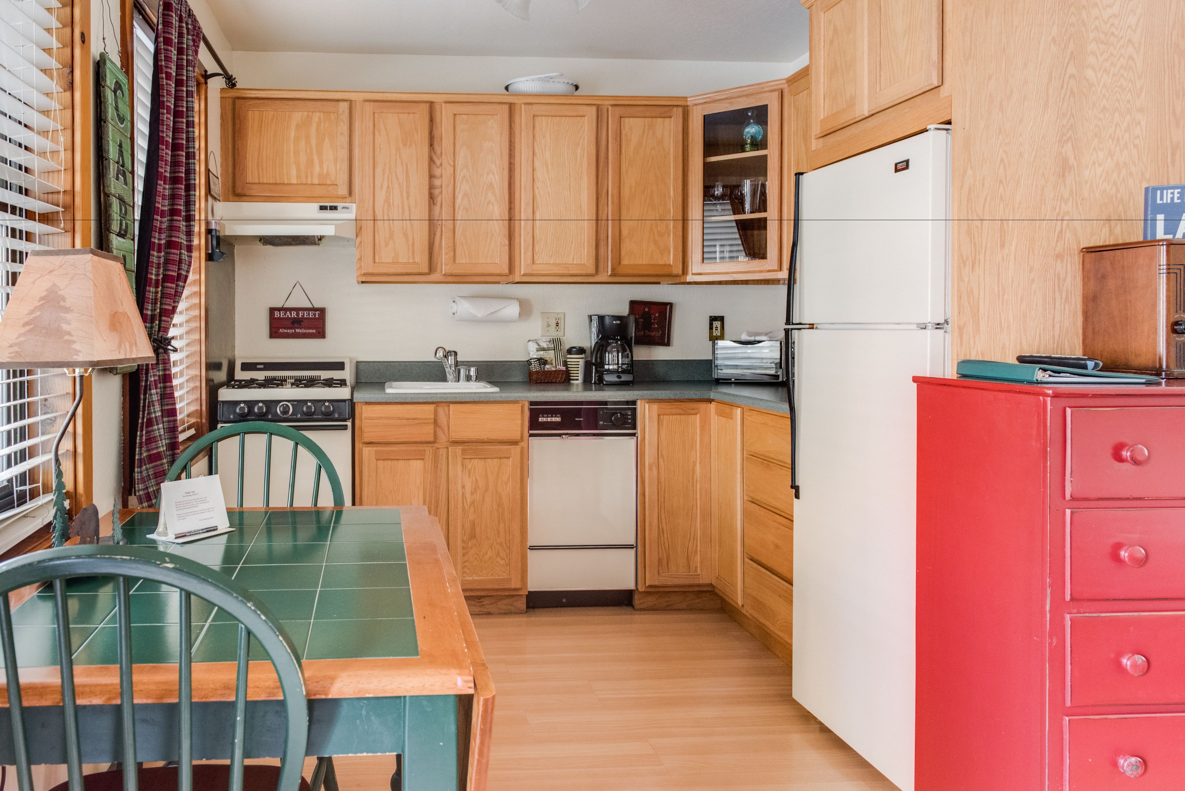 oven, stovetop, coffee/tea maker, cookware/dishes/utensils