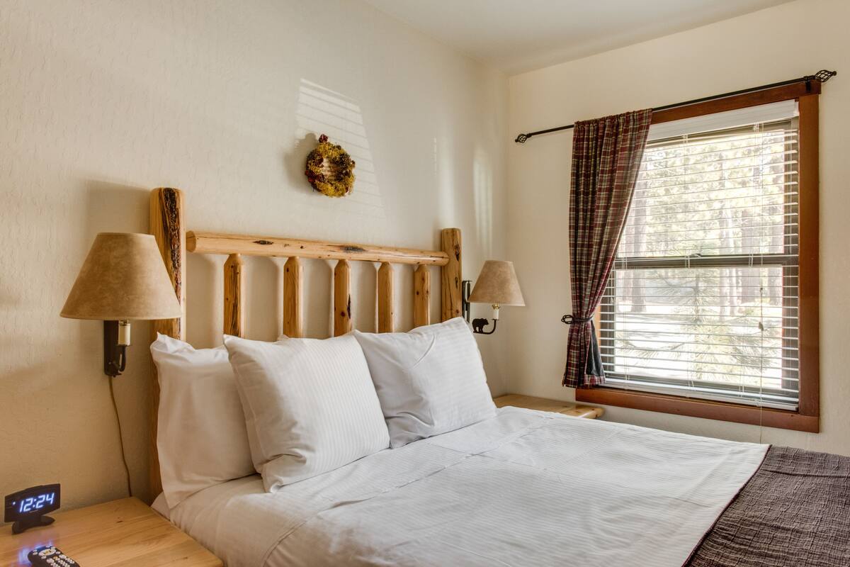 Free WiFi, individually decorated, individually furnished, bed sheets