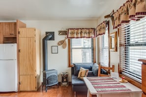 Standaard kamer, 1 queensize bed (Classic Studio - Mountainside) | Dineren op de kamer
