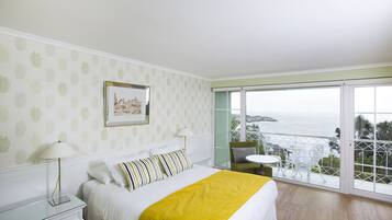 Premium Double Room | Minibar, in-room safe
