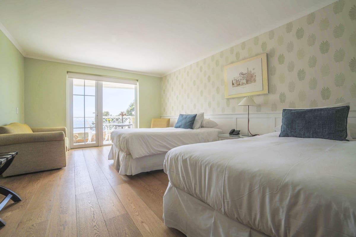 Premium Twin Room | Minibar, in-room safe