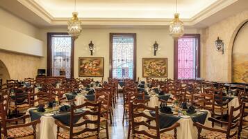 Café da manhã, almoço e jantar