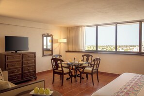 Roba de llit d'alta qualitat, caixa forta a l'habitació i escriptori 