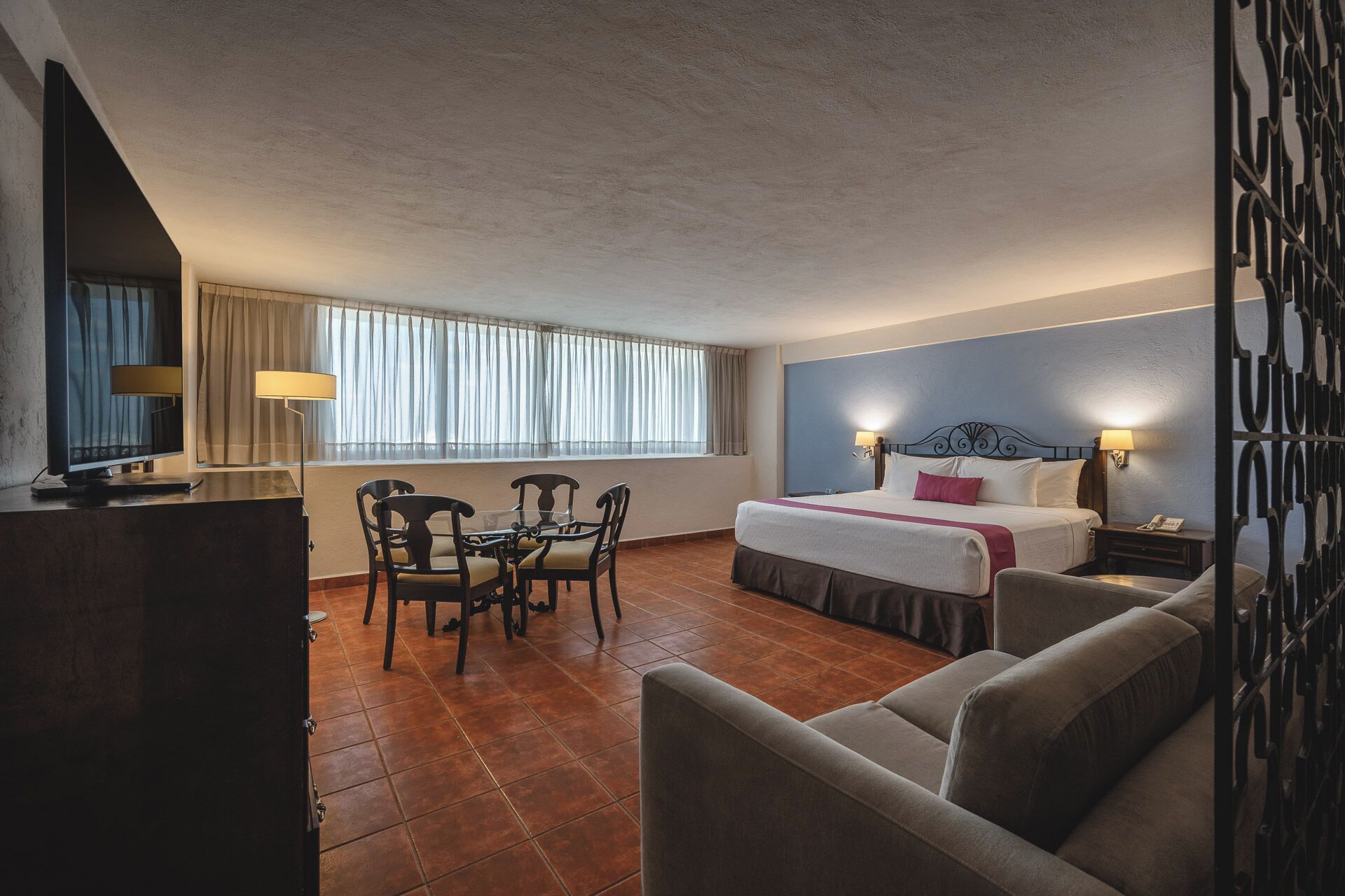 Premium bedding, in-room safe, desk, iron/ironing board