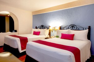 Quarto superior, 2 camas de casal | Roupas de cama premium, cofres nos quartos, escrivaninha