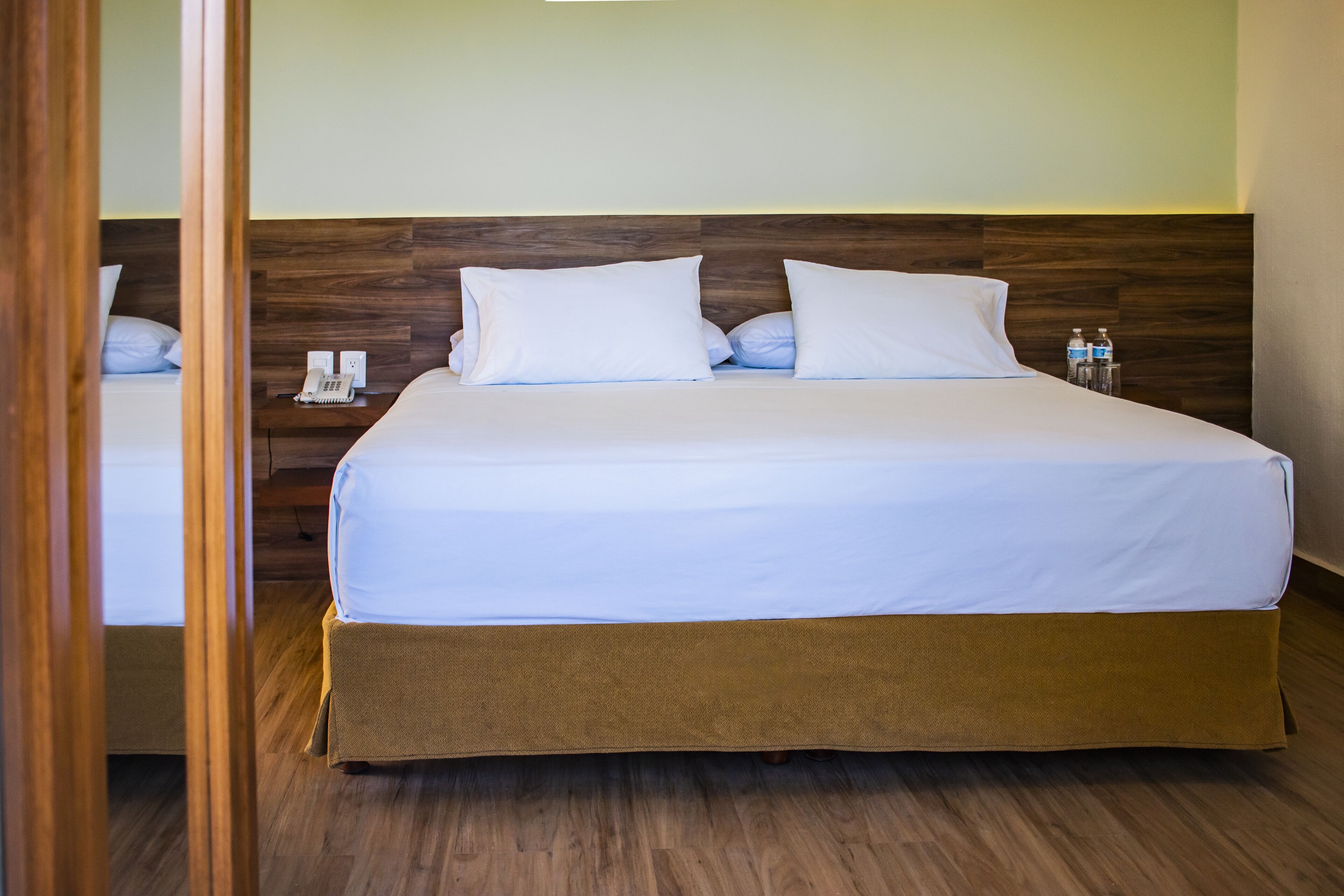 standard room | in-room safe, iron/ironing board, free wifi, bed sheets