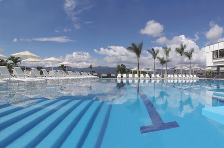 2 outdoor pools