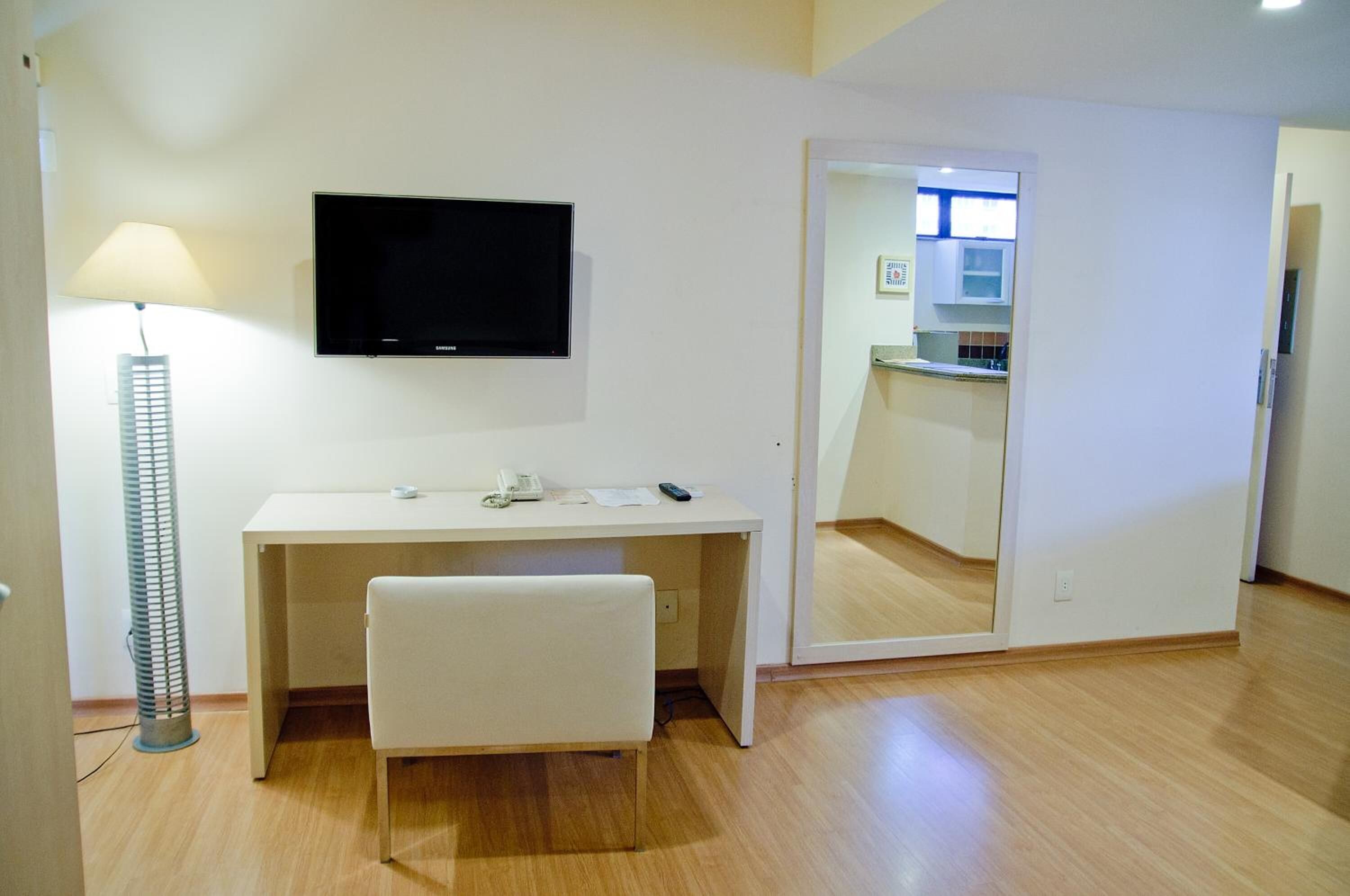 1 quarto, frigobar, escrivaninha, Wi-Fi de cortesia