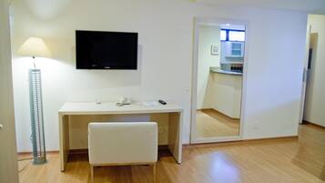 1 quarto, frigobar, escrivaninha, Wi-Fi de cortesia