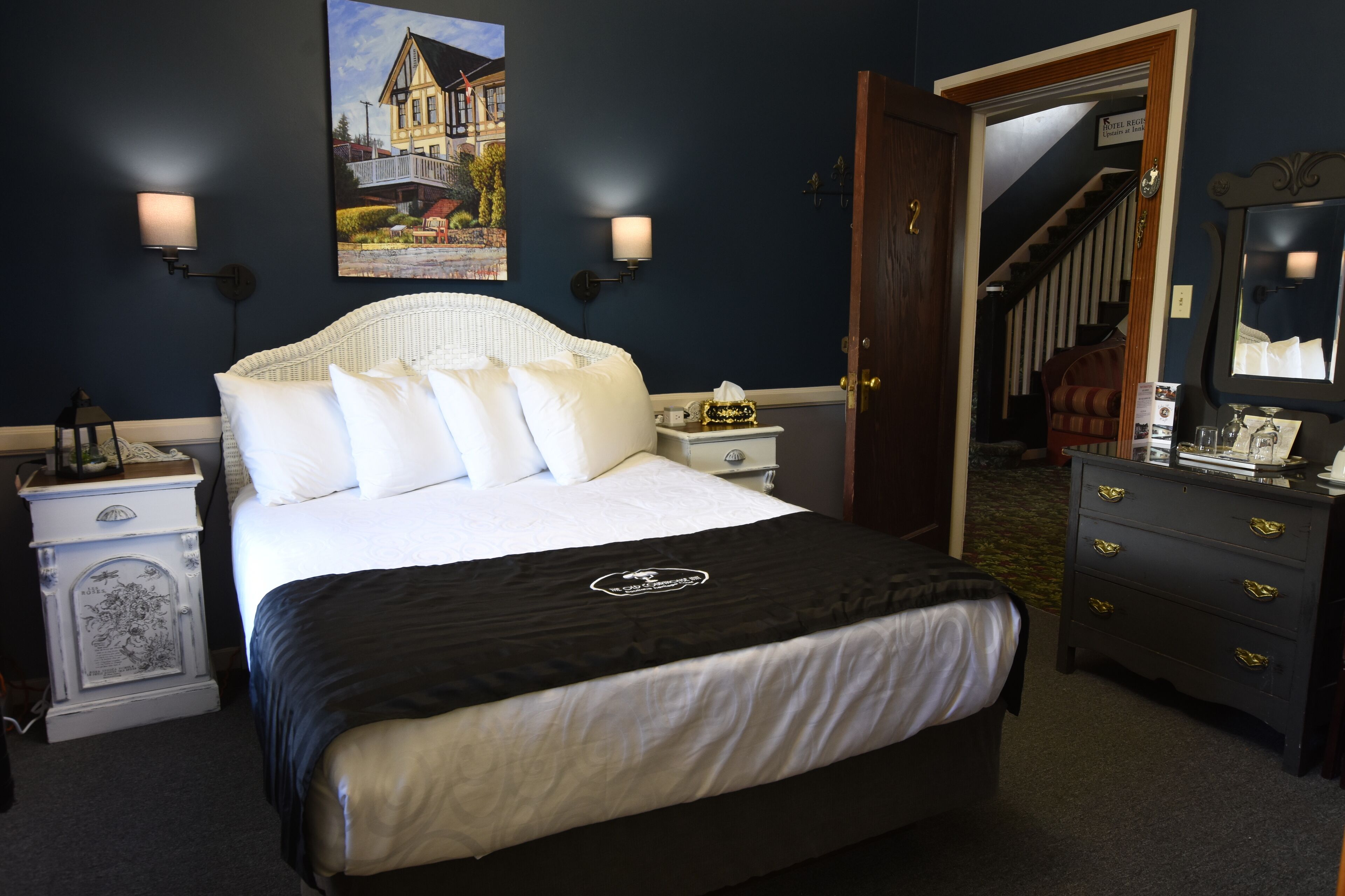 deluxe room, 1 queen bed, partial sea view, slope side | egyptian cotton sheets, premium bedding, down duvets, pillow-top beds