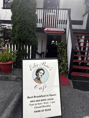 Breakfast and brunch served