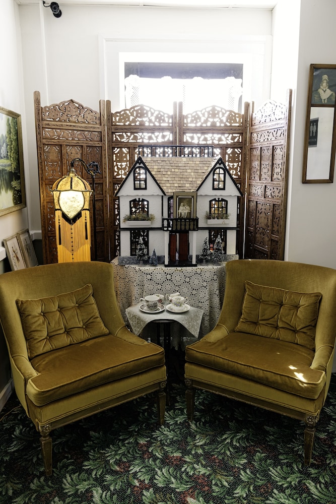 The Old Courthouse Inn by null