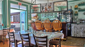 Breakfast and brunch served - The Old Courthouse Inn (Powell River)