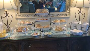 Sudah termasuk sarapan ala kontinental setiap hari