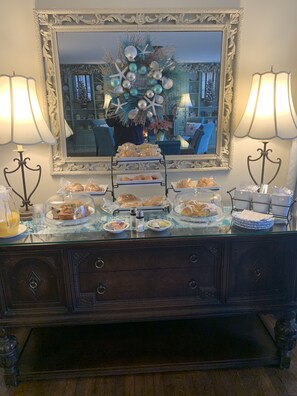 Free daily continental breakfast