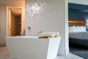 1 King Bed with Sofa bed, Fireplace, Soaking Tub, Private Balcony on River | Desk, laptop workspace, blackout drapes, iron/ironing board