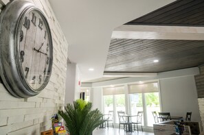 Reception - Twin Mountain Inn & Suites (Pigeon Forge)