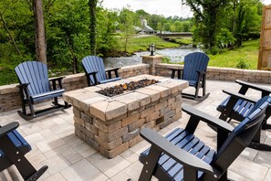 Terrace/patio - Twin Mountain Inn & Suites (Pigeon Forge)