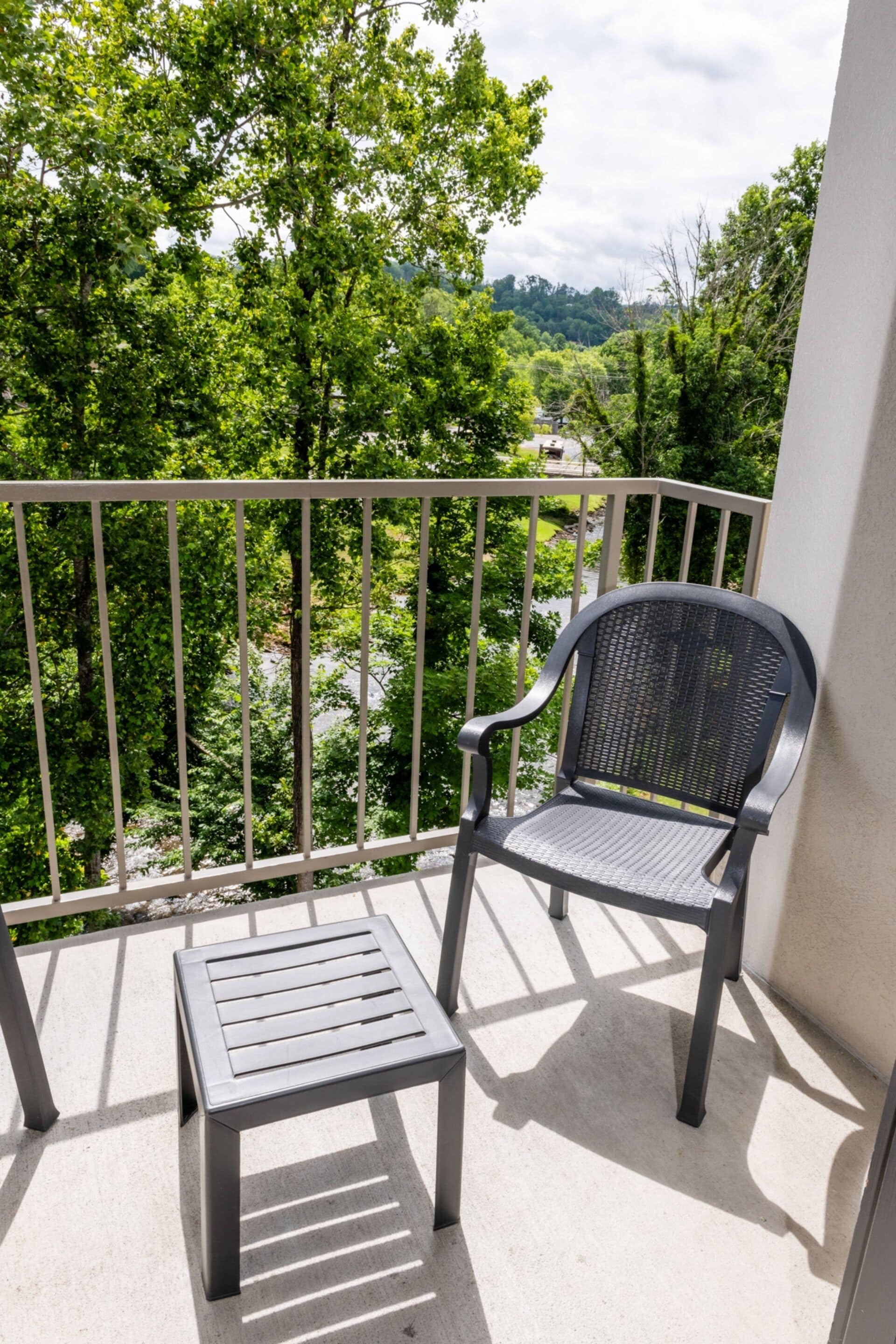 Skrivebord, skrivebord for bærbar PC og blendingsgardiner