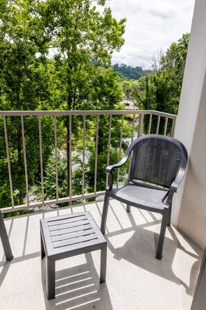 책상, 노트북 작업 공간, 암막 커튼, 다리미/다리미판