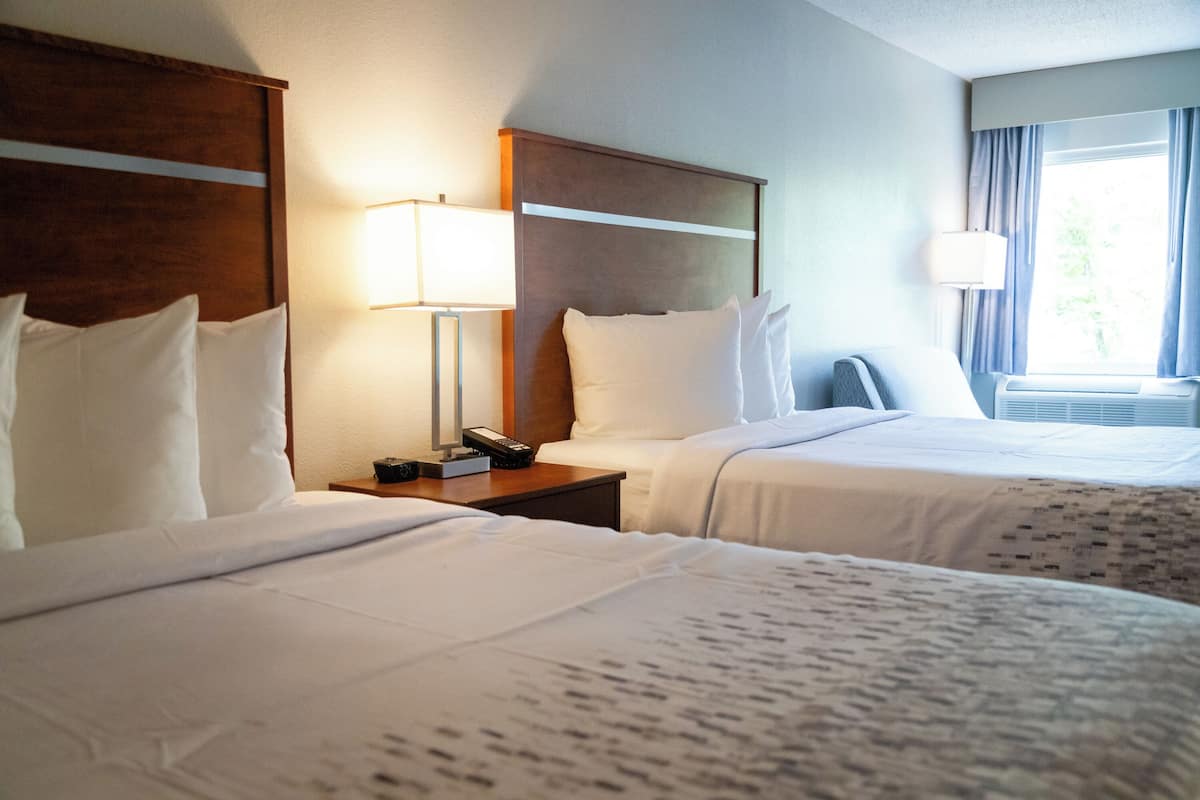 newly renovated 2 queen beds, fireplace, private balcony on river | 1 bedroom, desk, laptop workspace, blackout curtains